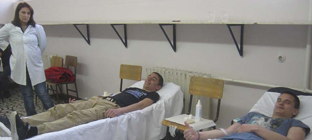 Maturanti SSŠ ”4.juli” u akciji dobrovoljnog davanja krvi