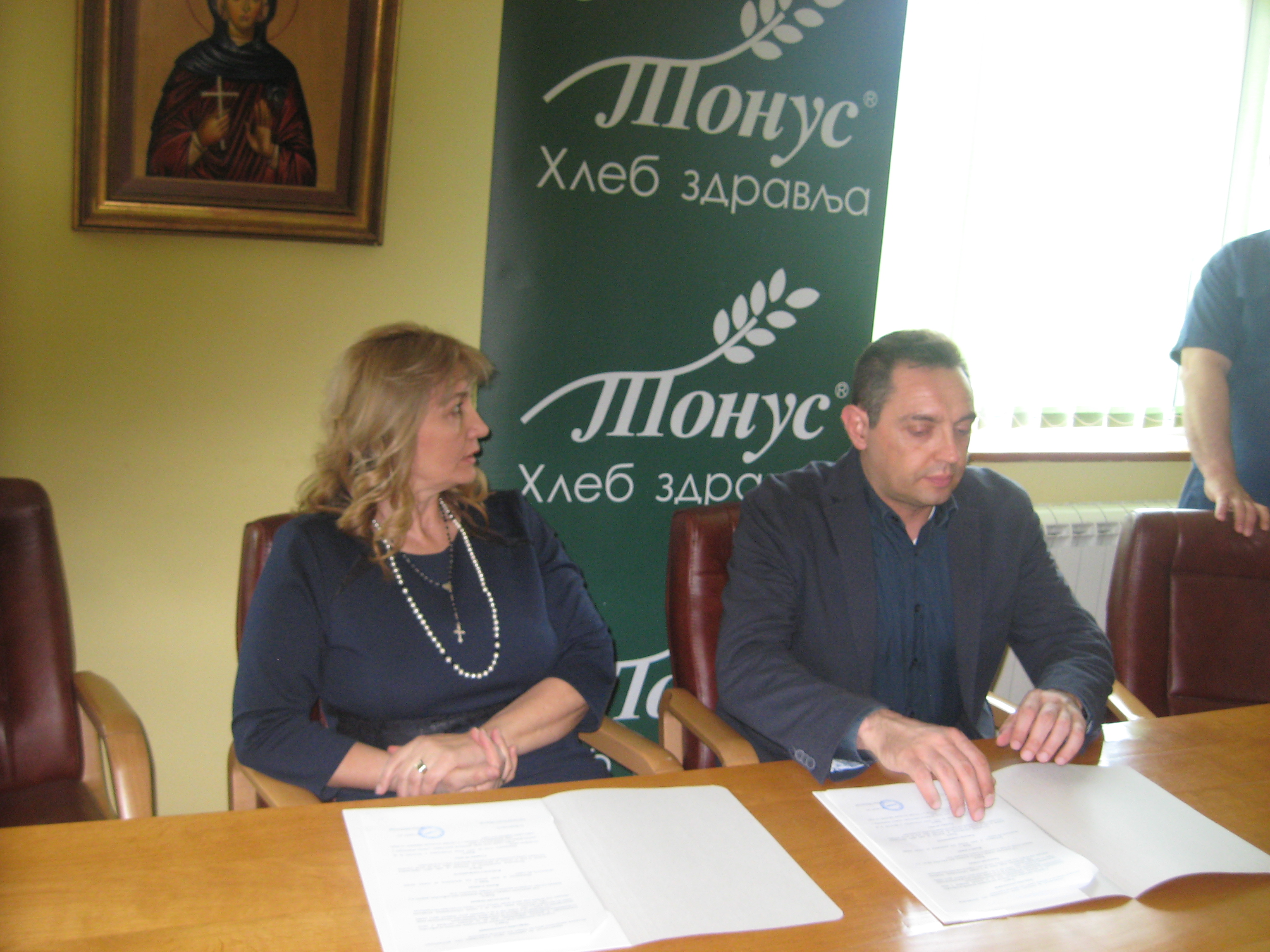 Aleksandar Vulin, ministar za rad i Vera Šćepanović, direktorka Trivita  potpisali Memorandum o saradnji