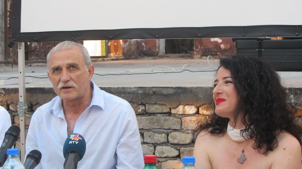 „Ristovski su uz Ravno Selo“ – poručio Lazar Ristovski na manifestaciji organizovanoj u cilju obnove nedavno izgorelog Doma kulture