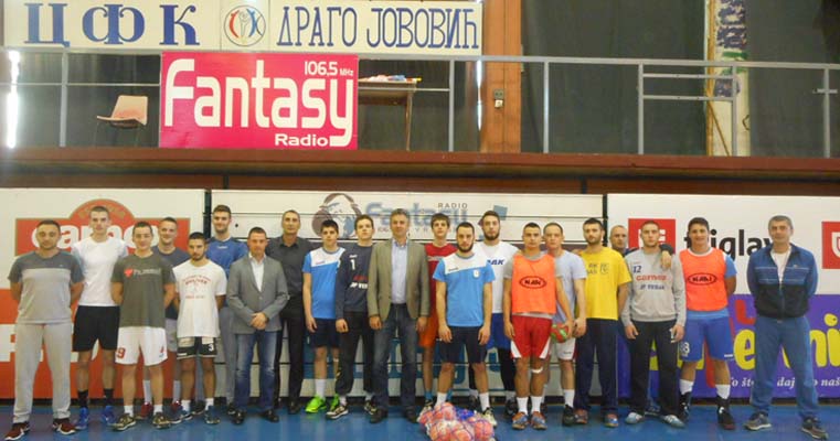 Pokrajinski sekretar Vladimir Batez obišao sportske klubove u Vrbasu