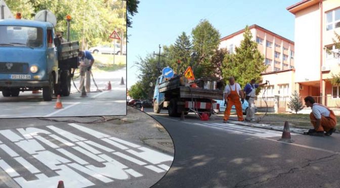 Putari uređuju saobraćajnu signalizaciju u zonama vrbaskih škola