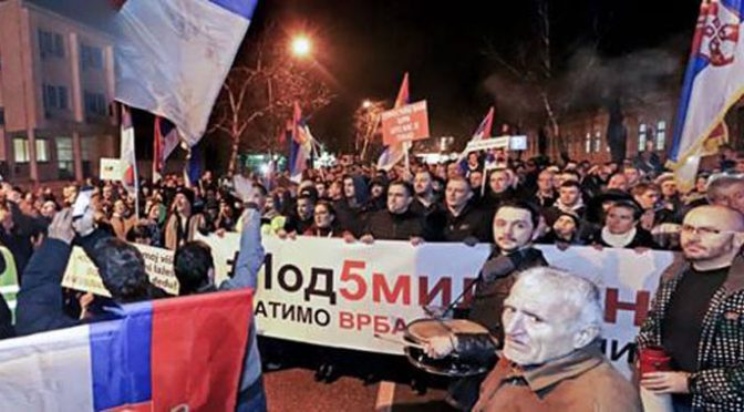 U Vrbasu sinoć održan prvi protest “Jedan od pet miliona”
