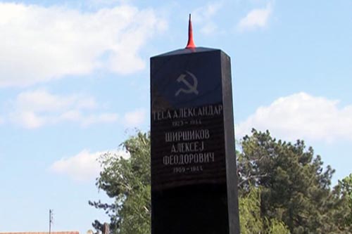 Oskrnavljen spomenik na Trgu Crvene armije