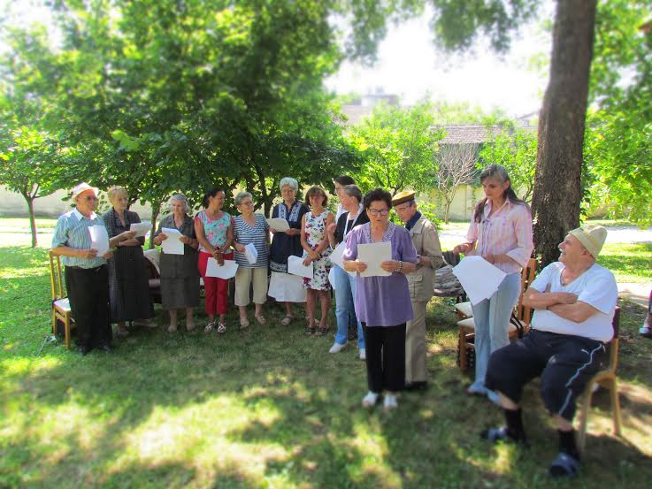 Druženje volontera Crvenog krsta sa korisnicima Gerontološkog centra