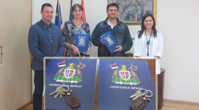 Izbegličkim porodicama dodeljene dve kuće