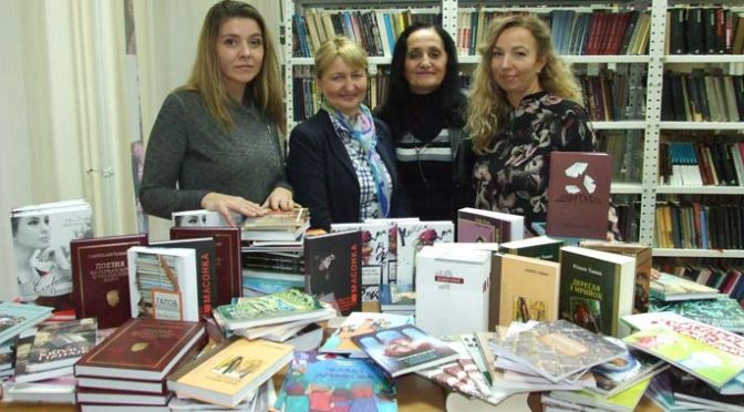 Knjige „Ruskog slova“ na poklon Biblioteci i KPD „Karpati“