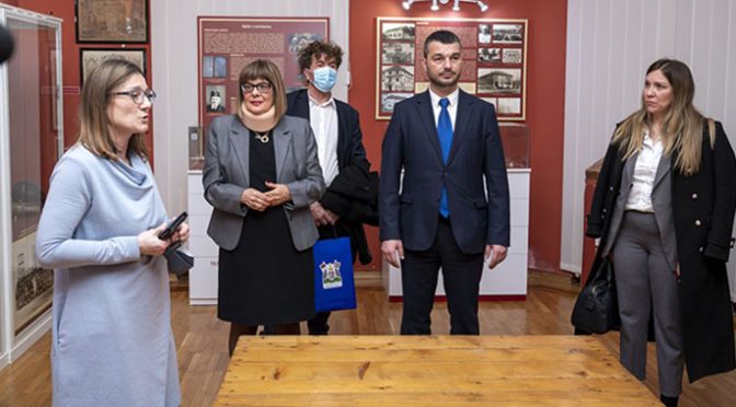 Ministarka Gojković posetila u Vrbasu Muzej i Dom kulture u izgradnji